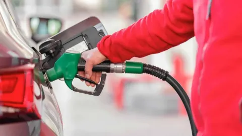Motorine dev zam, benzine indirim: Gece yarısı tabela değişti! 10 Ekim güncel akaryakıt fiyatları
