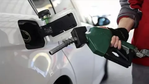 Motorine zam, benzine indirim geldi