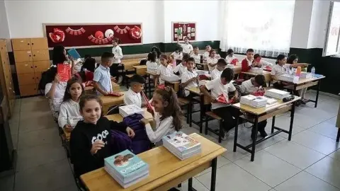 Öğrenciler ve veliler dikkat, MEB takvimi netleşti! 2026-2027 Kasım ara tatili ne zaman başlıyor, kaç gün sürecek?
