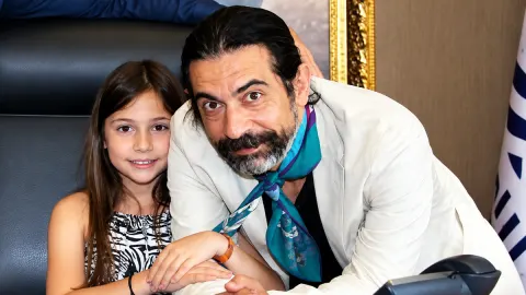 Okan Bayülgen'in 17 yaşındaki kızı İstanbul'dan büyük başarı