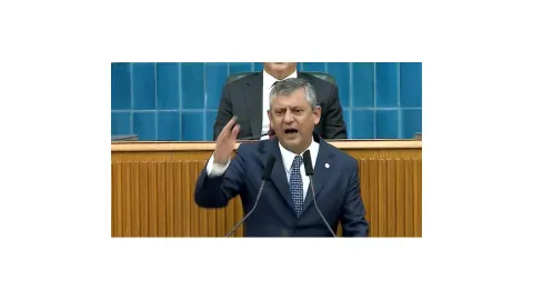 Özgür Özel'den Cemil Tugay'a içinde "Namussuz" geçen ağır sözler
