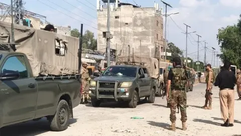 Pakistan'da eski Başbakan Han'ın partisinin yönettiği eyalette olağanüstü hal ilan edildi