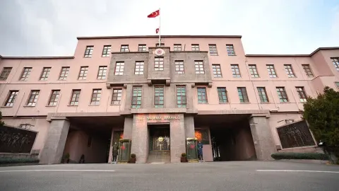 Pençe-Kilit operasyon bölgesinde görevli Uzman Çavuş Aslan silah kazasında şehit oldu