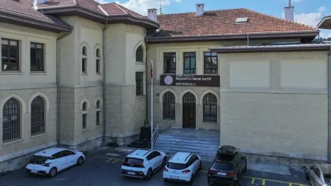 Reşadiye İmam Hatip Ortaokulu 115 yıldır tarihe tanıklık ediyor