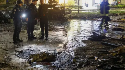 Rusya'nın devasa teknoloji üssü vuruldu. 900'den fazla hava aracı uçtu