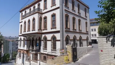 Sarnıcı ve kuyusuyla geçmişi yaşatan Hoca İshak Efendi İmam Hatip Ortaokulu