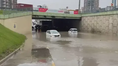 SON DAKİKA: İSTANBUL'DA KUVVETLİ FIRTINA UYARISI: O saatlere dikkat: İstanbul'da yağış ne zaman sona erecek?