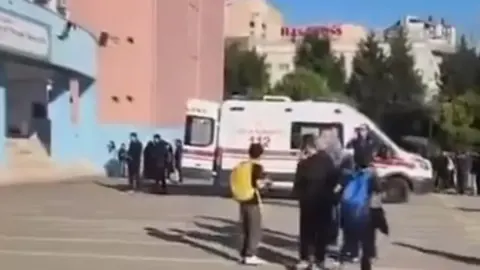 SON DAKİKA: İstanbul’da okulda bıçaklı saldırı! Bir öğrenci hayatını kaybetti