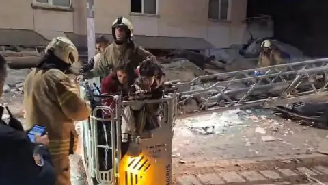 SON DAKİKA: Maltepe'de 7 katlı bina çöktü: 2 kişi hayatını kaybetti, 2 kişi aranıyor