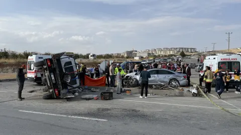 Son dakika... MHP konvoyunda kaza: Milletvekili yaralandı, 1 kişi hayatını kaybetti