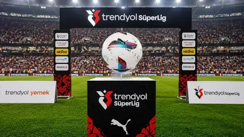 Süper Lig ekibinden flaş sakatlık açıklaması: Yıldız oyuncunun kaburga kemiği kırıldı
