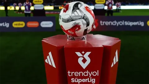 Süper Lig yayınlarında devrim: Yapay zekâ destekli dikey maç yayını geliyor