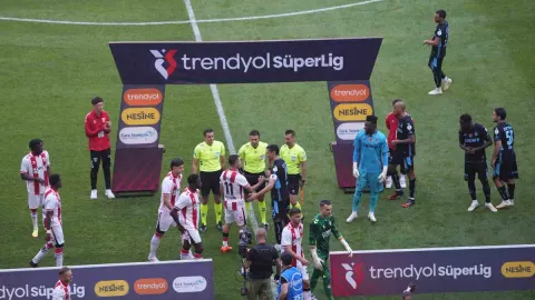Süper Lig'in 7. haftasında Samsunspor-Trabzonspor maçının ilk 15 dakikası golsüz geçti