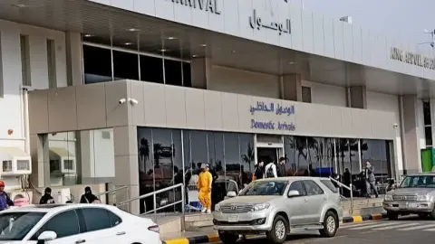 Suudi Arabistan’da 2 havalimanı hedefti: 2 saldırıda 3 yaralı