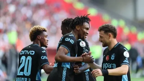 Trabzonspor, deplasmanda Samsunspor'u 3-0 yendi