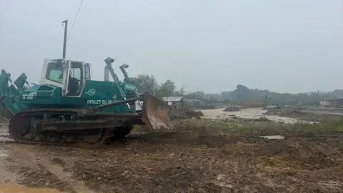 "Turuncu" kod uyarısı verilen Sakarya'da ekipler önleyici çalışma yapıyor